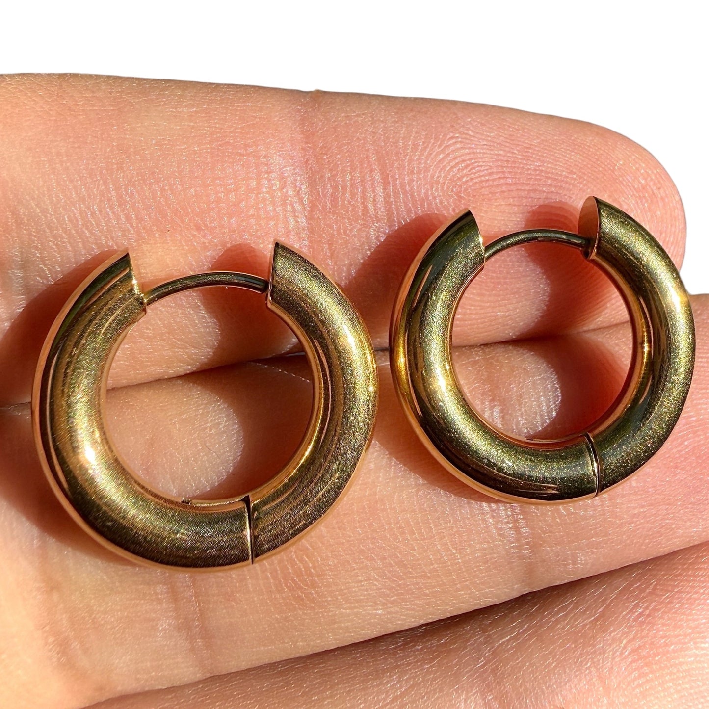 Gold Hoop Earrings 19mm Chunky Round Hinged Hoops