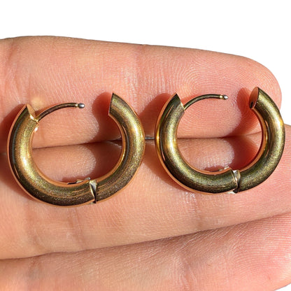 Gold Hoop Earrings 19mm Chunky Round Hinged Hoops