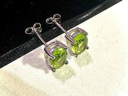 925 Sterling Silver Peridot Stud Earrings for Women Oval Cut 7x4MM Birthstone Gift - leoshopdeals