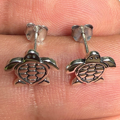 Sea Turtle Stud Earrings in 925 Sterling Silver, 15mm