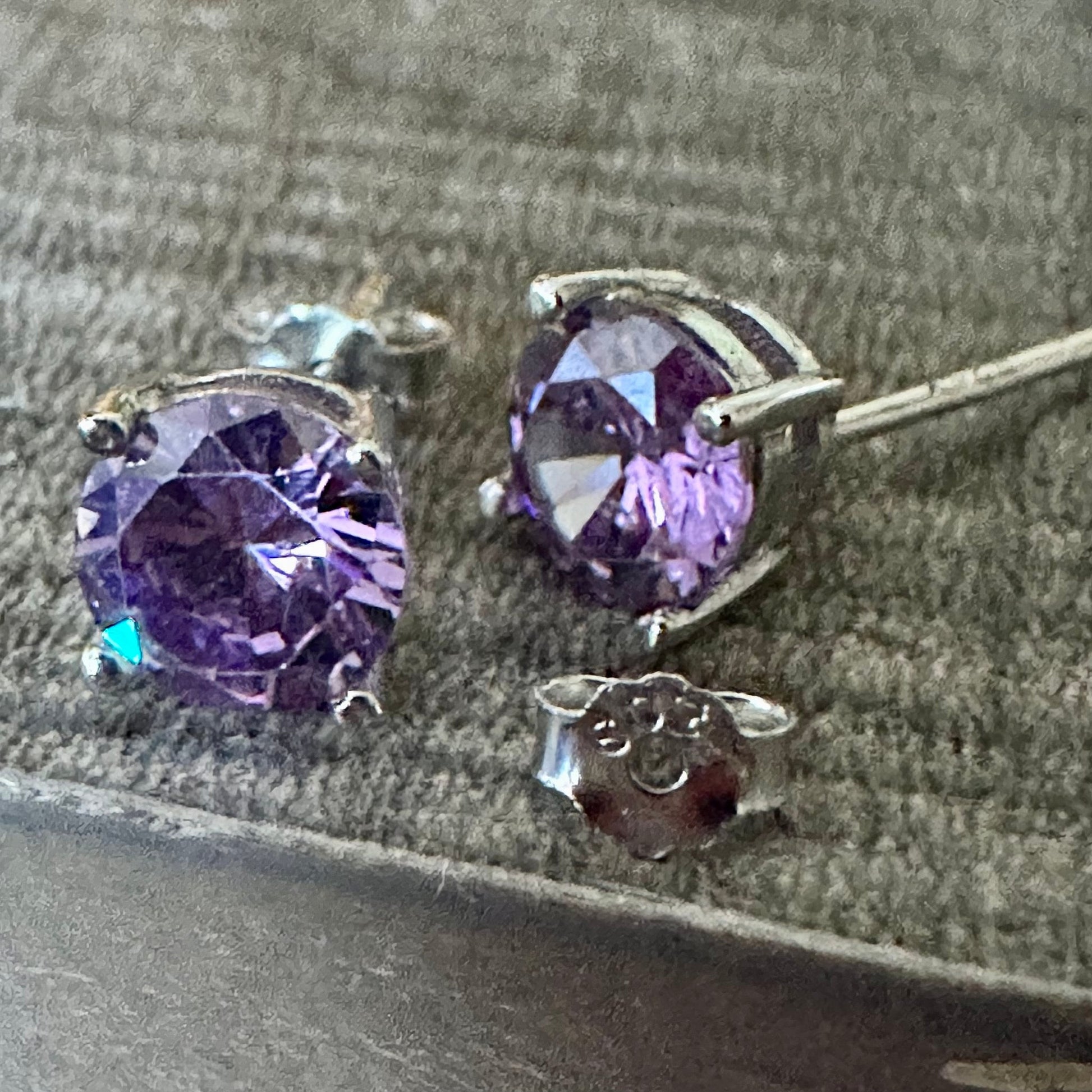 925 Sterling Silver Round Cut Amethyst Stud Earrings - LEOPRA