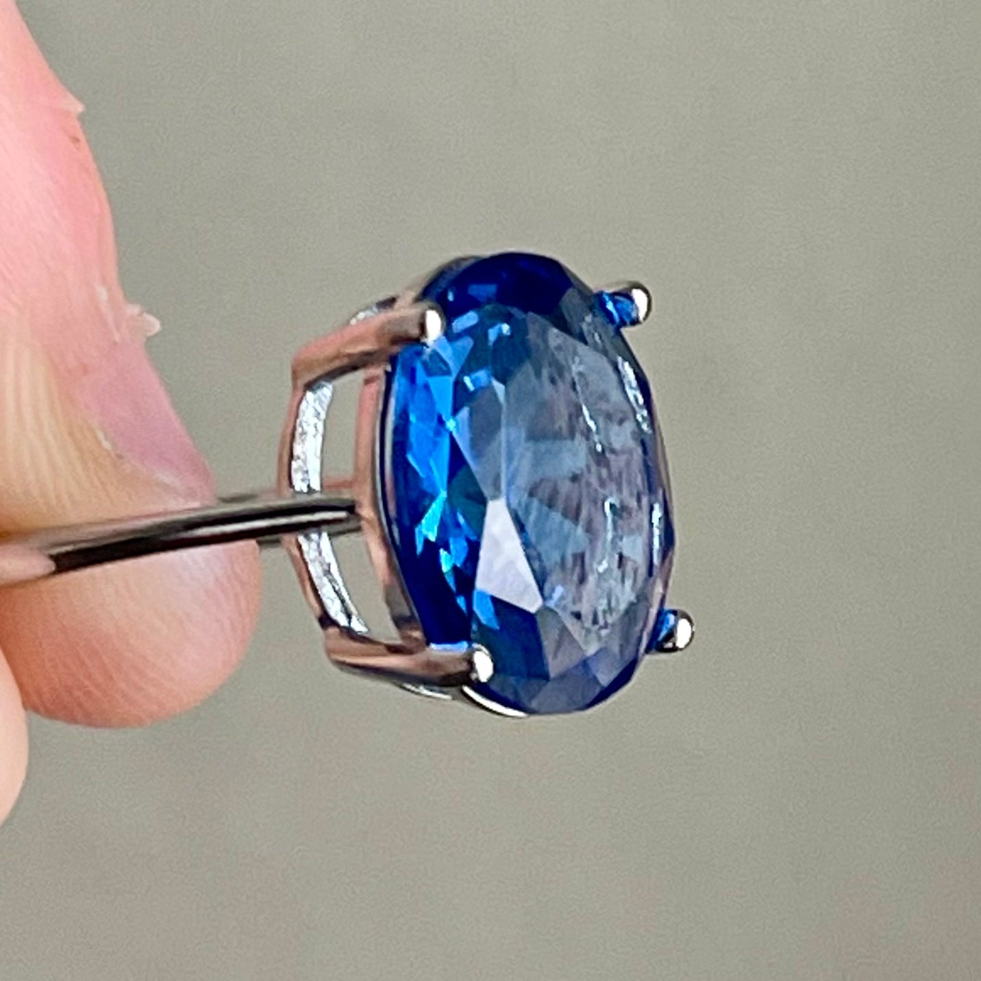 Gorgeous Tanzanite Oval Cut 925 Sterling Silver - LEOPRA