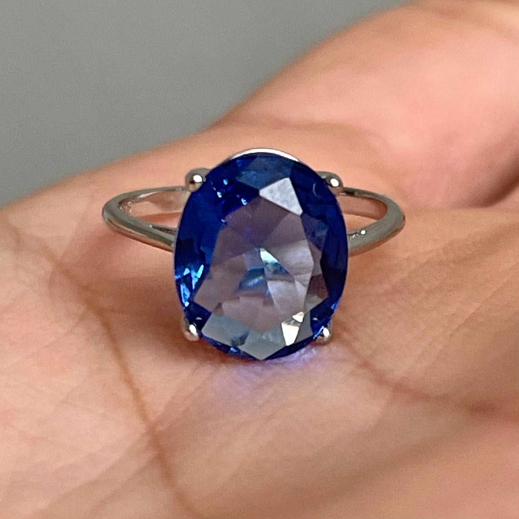 Gorgeous Tanzanite Oval Cut 925 Sterling Silver - LEOPRA